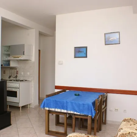 Apartments By The Sea Primosten - 4177