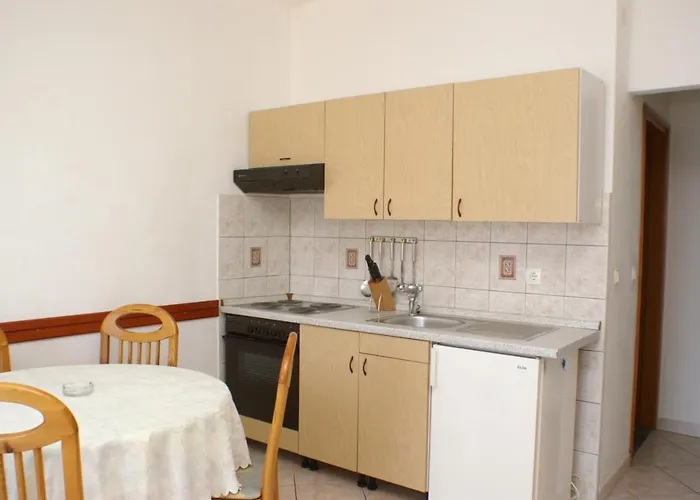 Apartments By The Sea Primosten - 4177