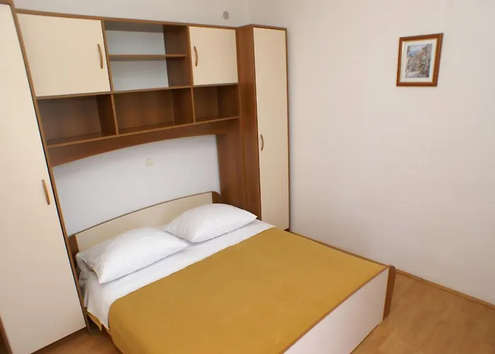 Apartments By The Sea Primosten - 4177 Primosten