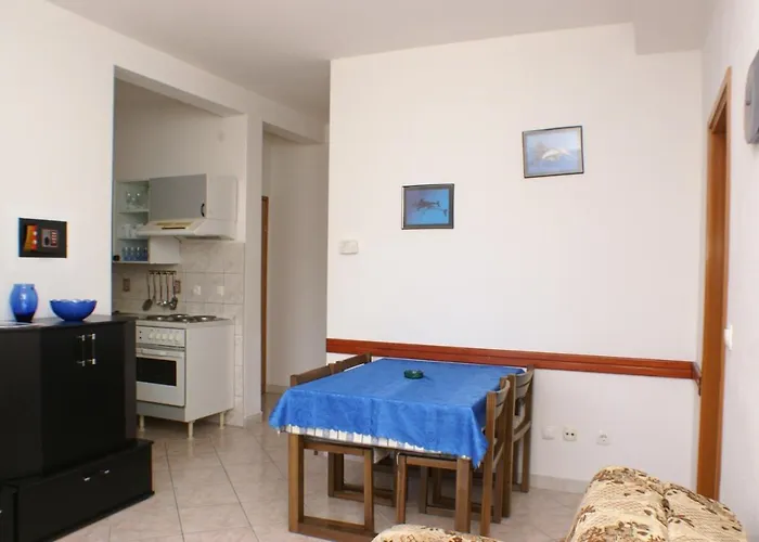 Apartments By The Sea Primosten - 4177